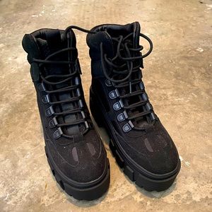 ASOS DESIGN LACE UP BOOT SZ 8